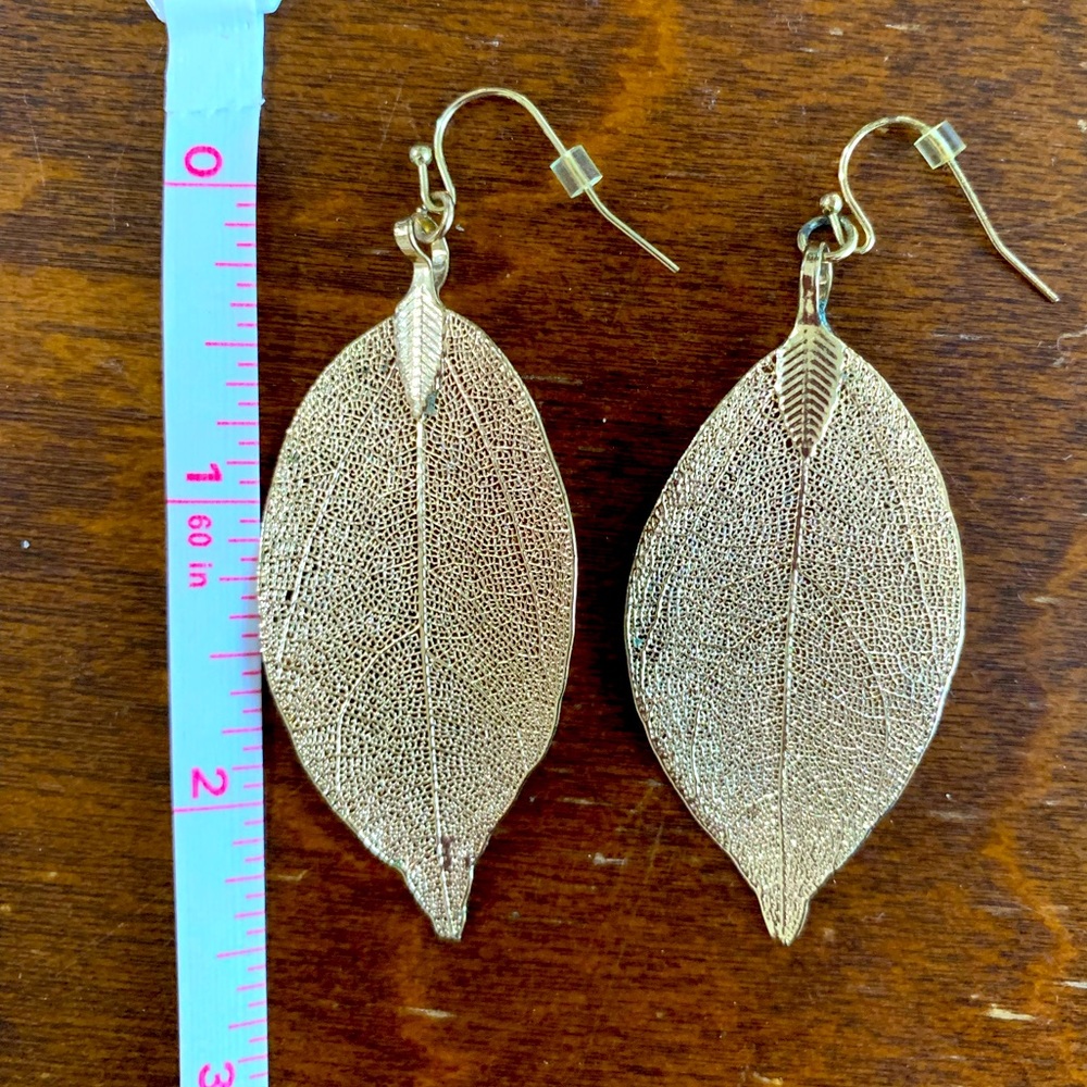 Leaf dangle earrings